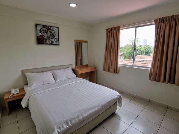 Habitación doble Deluxe | Escritorio, tabla de planchar con plancha y wifi gratis 