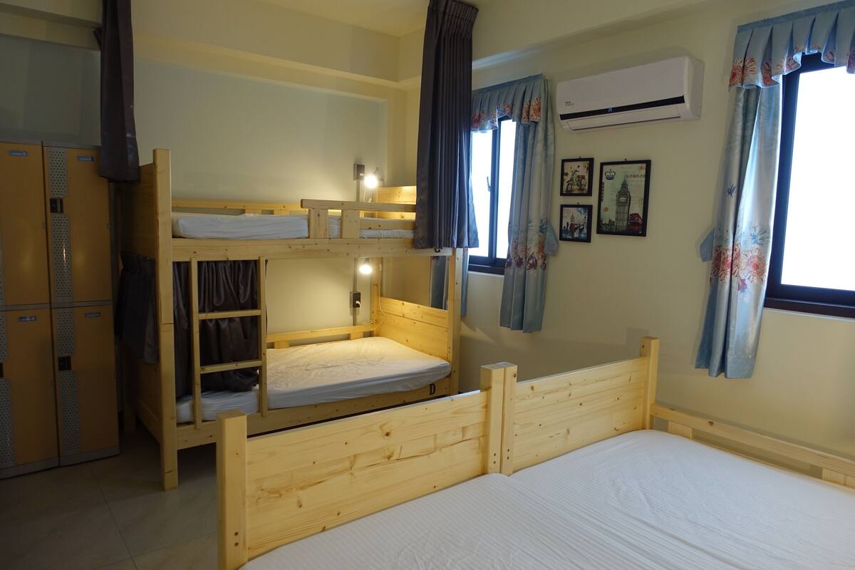 Vierbettzimmer | Zimmersafe, Verdunkelungsvorhänge, schallisolierte Zimmer