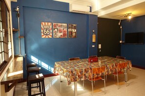 Lobby sitting area - Backpack Home 497 - Hostel (Jinhu)
