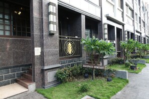 Property entrance - Backpack Home 497 - Hostel (Jinhu)