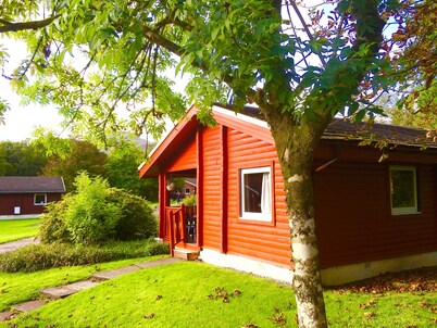 Lovely Luxury Log Cabin by Pucks Glen in Scotland’s 1st National Park, by Dunoon