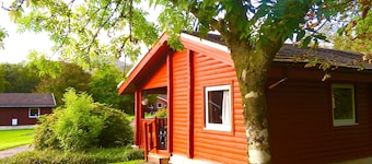 Lovely Luxury Log Cabin by Pucks Glen in Scotland’s 1st National Park, by Dunoon