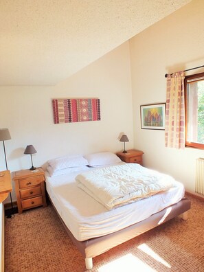 4 bedrooms, iron/ironing board, free WiFi - A fantastic, spacious 4 bedroom apartment for a large family or group of friends (Le Grand-Bornand)