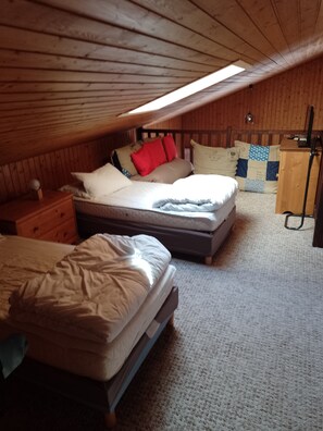 4 bedrooms, iron/ironing board, free WiFi - A fantastic, spacious 4 bedroom apartment for a large family or group of friends (Le Grand-Bornand)