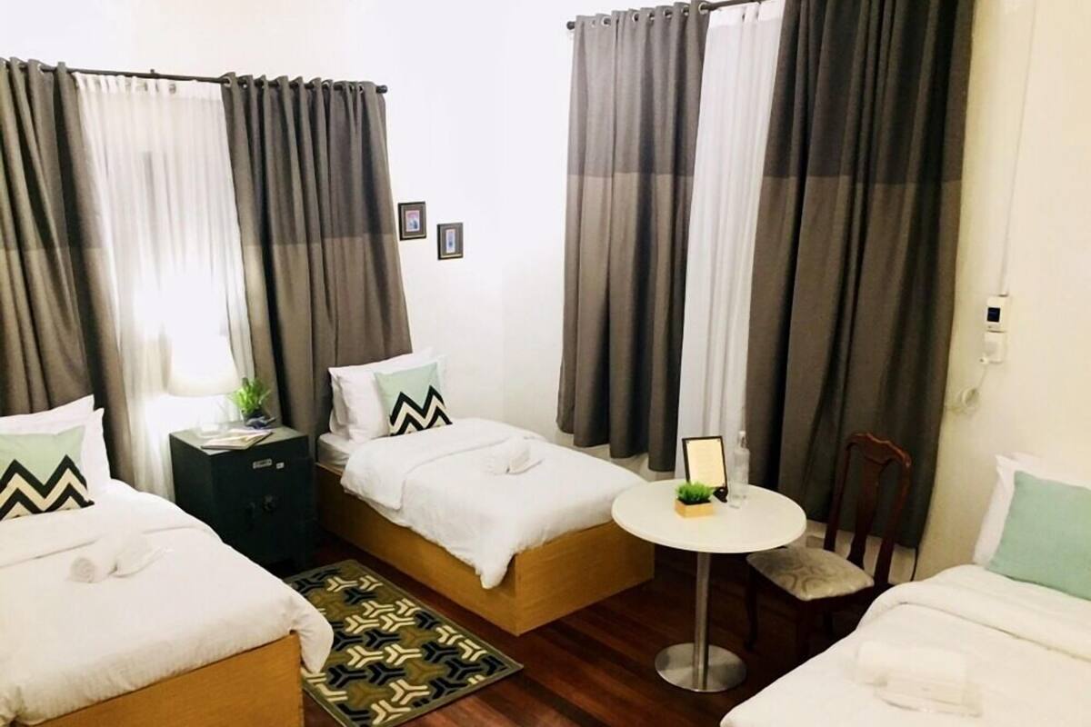 Iron/ironing board, rollaway beds, free WiFi