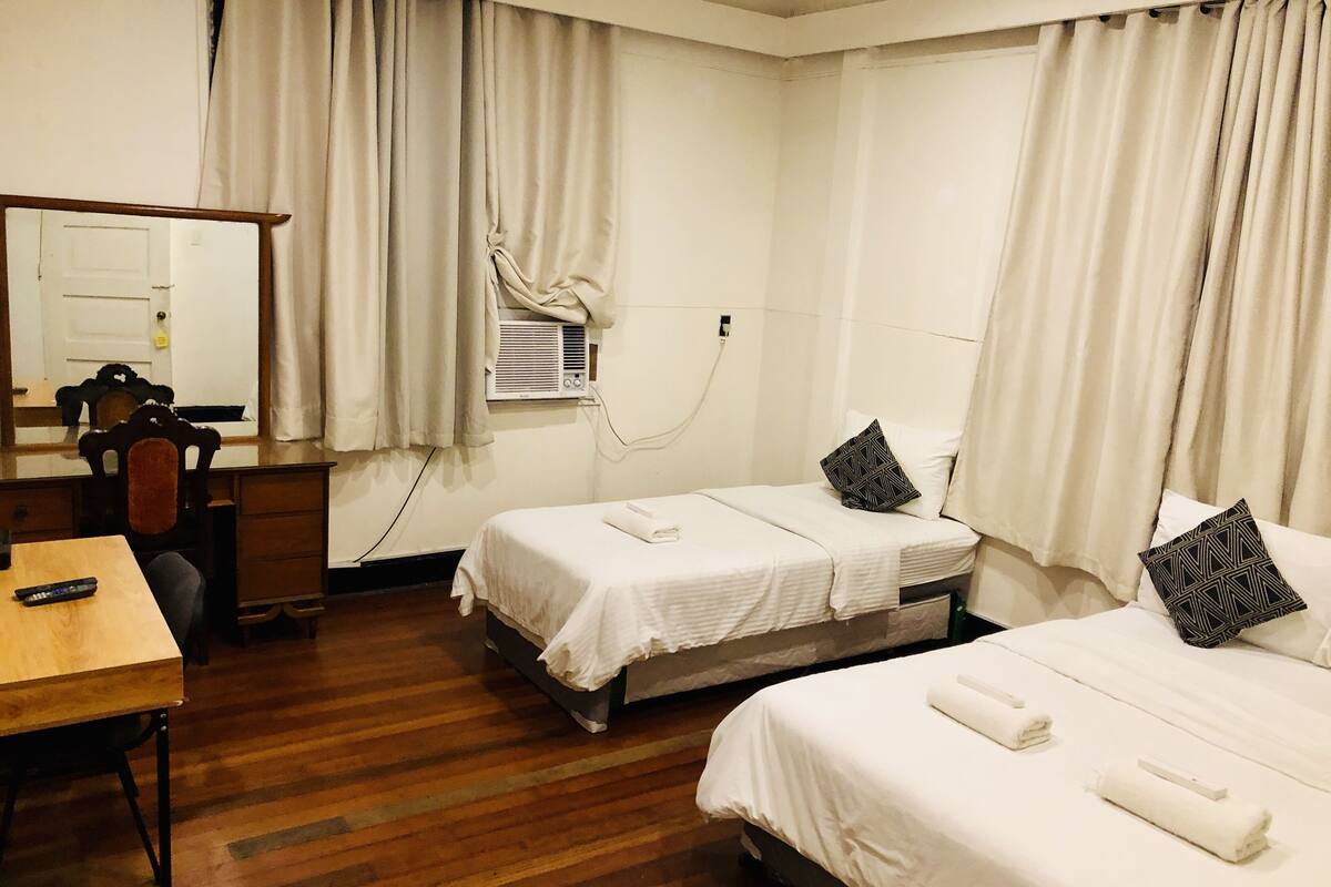 Iron/ironing board, rollaway beds, free WiFi