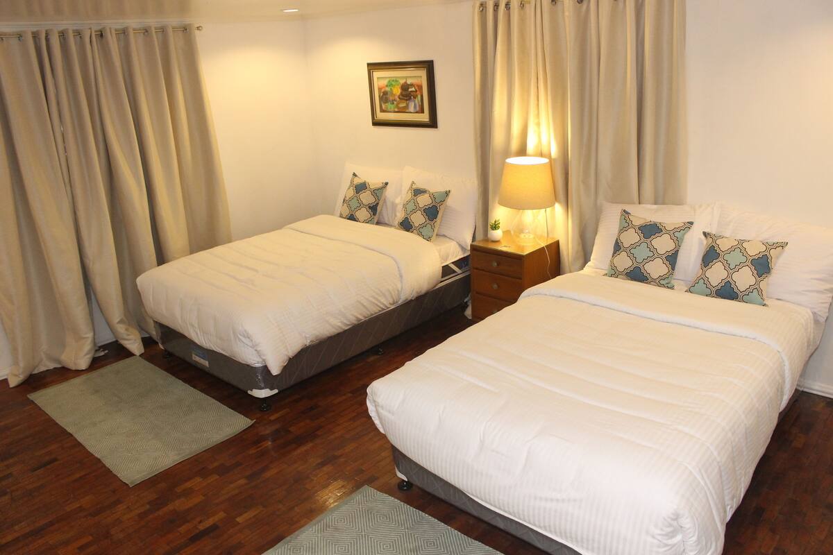 Iron/ironing board, rollaway beds, free WiFi