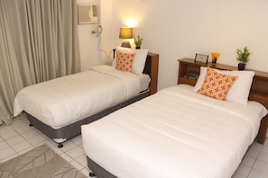 Iron/ironing board, rollaway beds, free WiFi