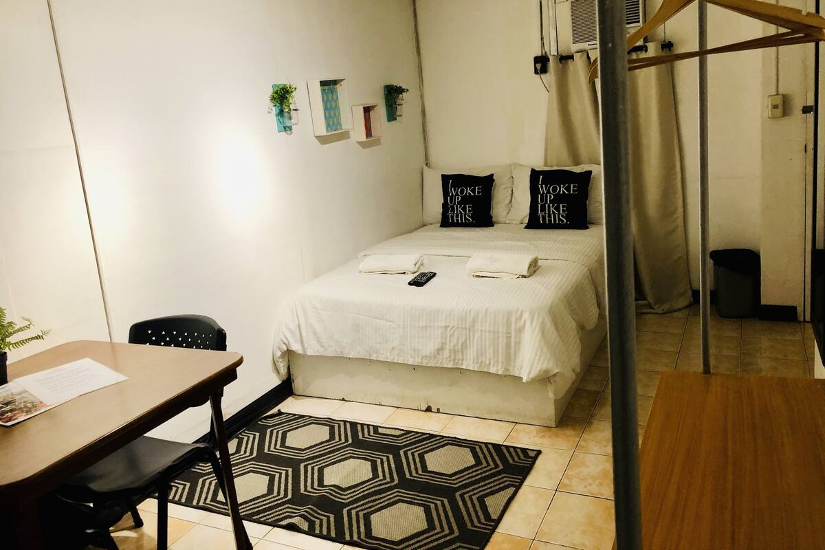 Iron/ironing board, rollaway beds, free WiFi