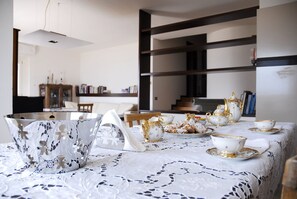 Dining - Apartment on the 1st floor, detached, lake view, at the threshold of the forest. (Lovere)