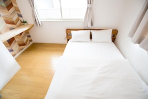 Espaço de trabalho para notebook, Wi-Fi de cortesia, roupa de cama