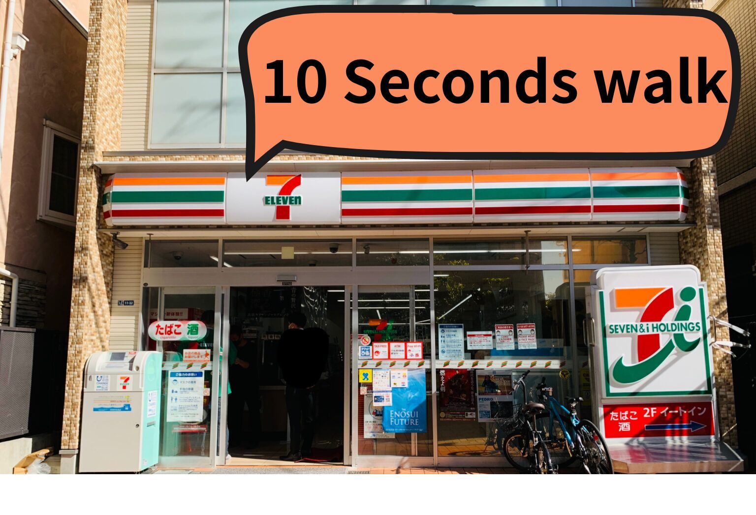 Una tienda 7-Eleven con un cartel que indica una caminata de 10 segundos.