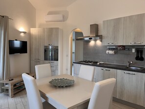 Fridge, oven, stovetop, dishwasher - Residenza Limpiddu with Pool and Sea View - Bright, all comforts  (Limpiddu)