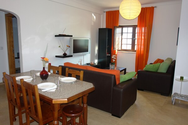 TV - MiraFontes Inn Apartment (vila nova de milfontes)