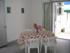 Dining - BRIGHT NEW BASEMENT WITH GARDEN 4 PLACES (Conchiglie-Alto Lido)