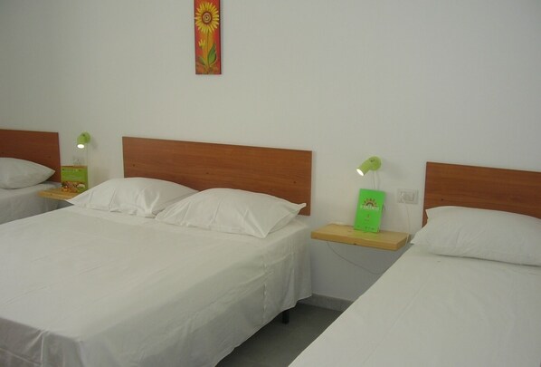 1 bedroom, in-room safe, iron/ironing board, travel cot - BRIGHT NEW BASEMENT WITH GARDEN 4 PLACES (Conchiglie-Alto Lido)