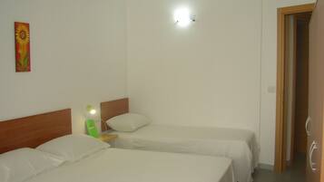 1 chambre, coffres-forts dans les chambres, fer et planche Ă repasser