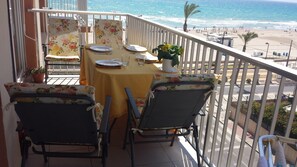 Outdoor dining - BEAUTIFUL APARTMENT VACATION RENTAL PLAYA SAN JUAN ALICANTE (san juan alicante)