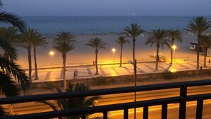 A beach view with palm trees and street lights. - BEAUTIFUL APARTMENT VACATION RENTAL PLAYA SAN JUAN ALICANTE (san juan alicante)