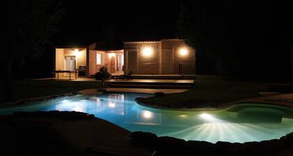Vue imprenable, villa exposée sud, piscine privée, entiÚrement climatisée.