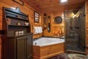 Dusche, Whirlpool, Haartrockner, Handtücher