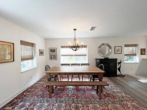 Dining - Beautiful, well-appointed three-bedroom beach house 300 yards from the beach. (St Augustine)