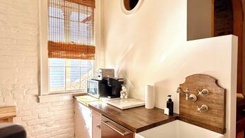 冰箱、微波炉、茶具/咖啡用具、电热水壶