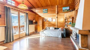 5 slaapkamers, een strijkplank/strijkijzer, reisbedje, gratis wifi