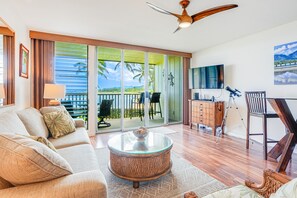 Téléviseur à écran plat, livres