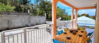 VILLA BOUILLANTE in a pleasant setting