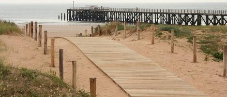 Una spiaggia nelle vicinanze