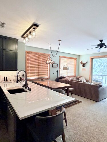 ***BEST RATE 3bed/2bath SLEEPS 6***  GREAT LOCATION - CLOSE TO ALL SKI AREAS