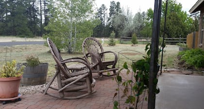 Country setting, mountain views, hot tub, next to forest and minutes from town