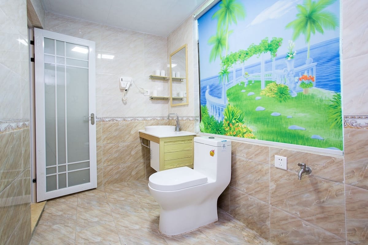 queen room | bathroom | shower, free toiletries, hair dryer, slippers