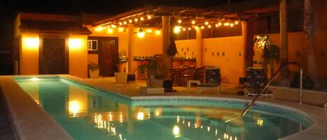 Piscina all'aperto, una piscina riscaldata