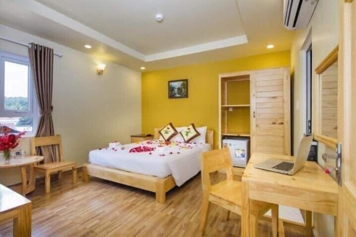 Deluxe Double Room, City View | Minibar, in-room safe, individually decorated, individually furnished