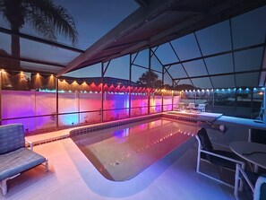 Utomhuspool och uppvärmd pool