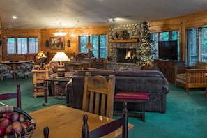 Smart TV, fireplace, DVD player, table tennis