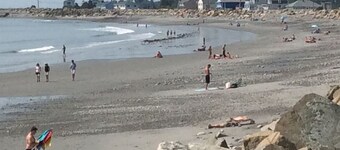 Newly Renovated (2017) Beachfront Cottage On Near Rye Harbor & Jenness Beach!