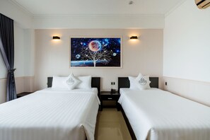 套房, 1 張加大雙人床, 海景 | 迷你吧、書桌、遮光布/窗簾、免費無線上網