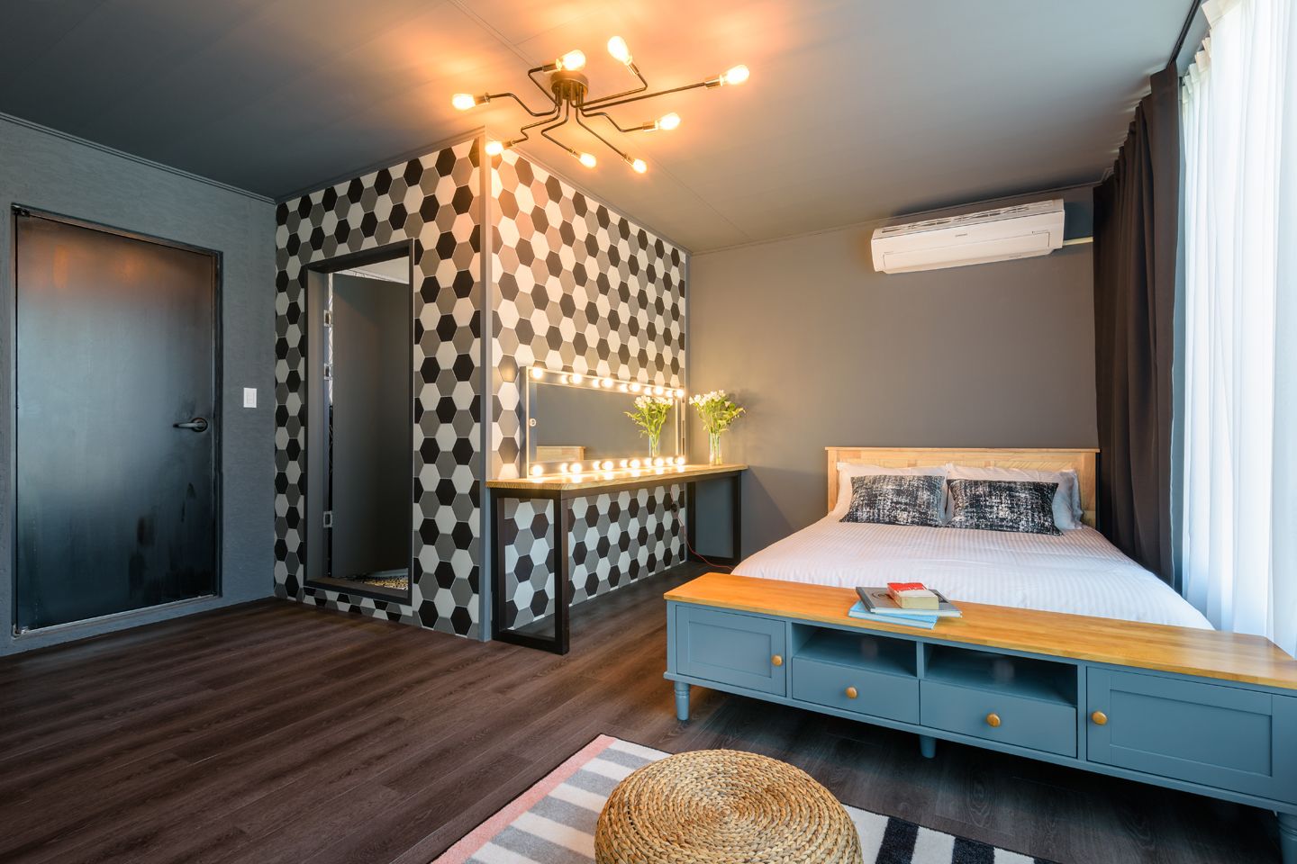 Entire House | 3 soverom, sengetøy av topp kvalitet, skrivebord og strykejern/-brett