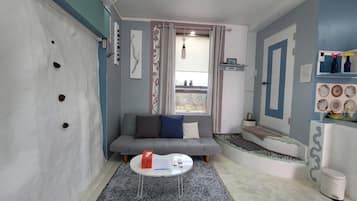 ROOM A (Green Tangerine) | Living area | Heated floors