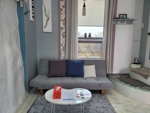 ROOM A (Green Tangerine) | Living area | Heated floors