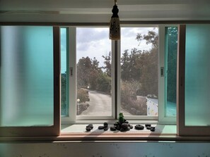 Room C (Scent of tangerines) | Living area | Heated floors - JejuMermuri (Seogwipo)