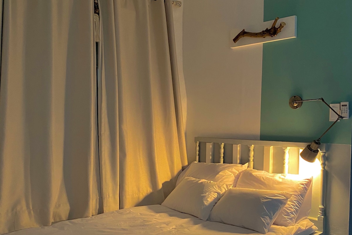 ROOM A (Green Tangerine) | 1 間睡房、獨特設計、獨特裝修、書桌