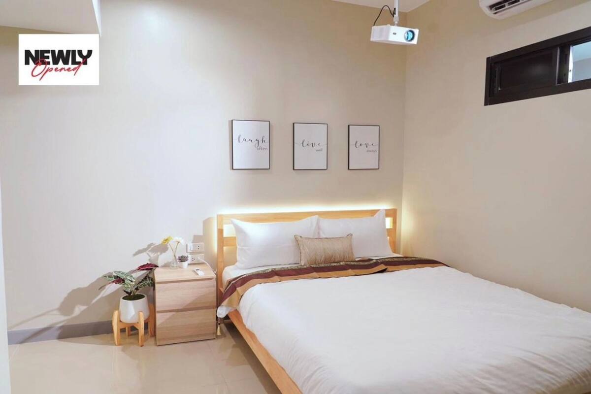 Standaard tweepersoonskamer | Een bureau, gratis wifi, beddengoed