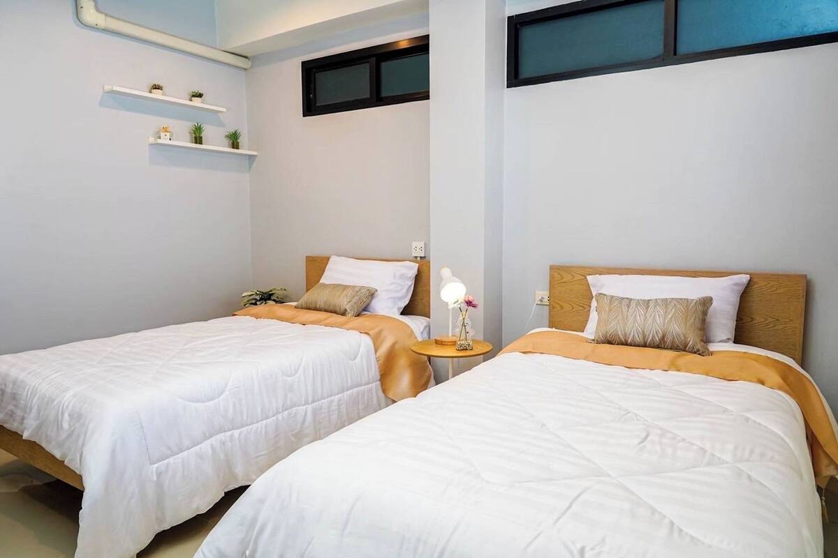 Deluxe kamer, 1 twee- of 2 eenpersoonsbedden | Een bureau, gratis wifi, beddengoed