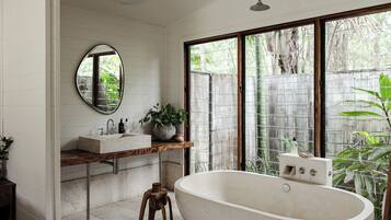 Boathouse II | Bathroom
