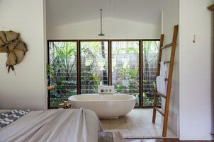 Boathouse III | Iron/ironing board, free WiFi, bed sheets