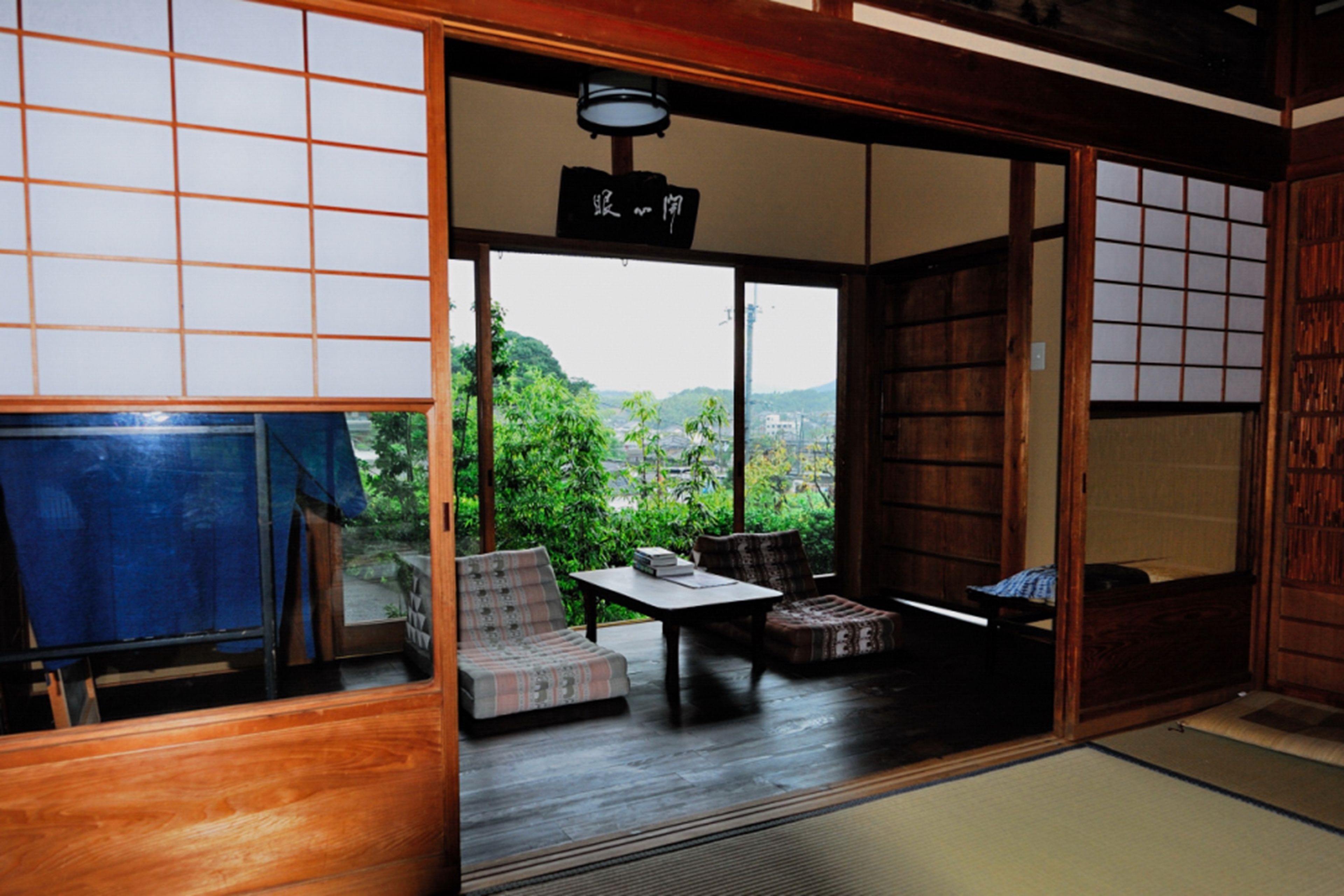 3 bedrooms, Egyptian cotton sheets, premium bedding, down duvets